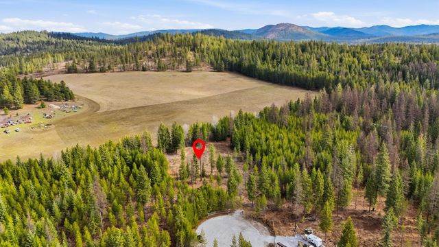 102 Fox Ln, Newport, WA 99156