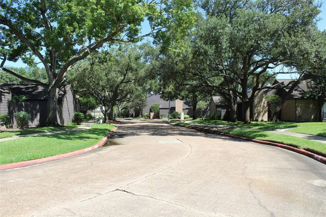 16508 Space Center Boulevard, Houston, TX 77058