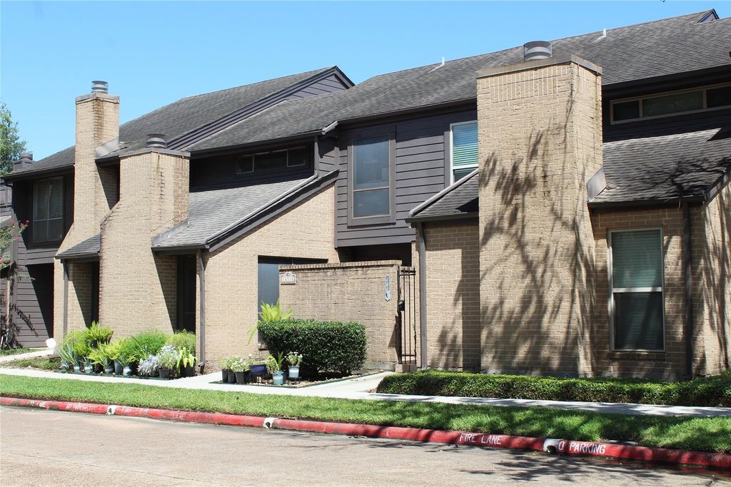 16508 Space Center Boulevard, Houston, TX 77058