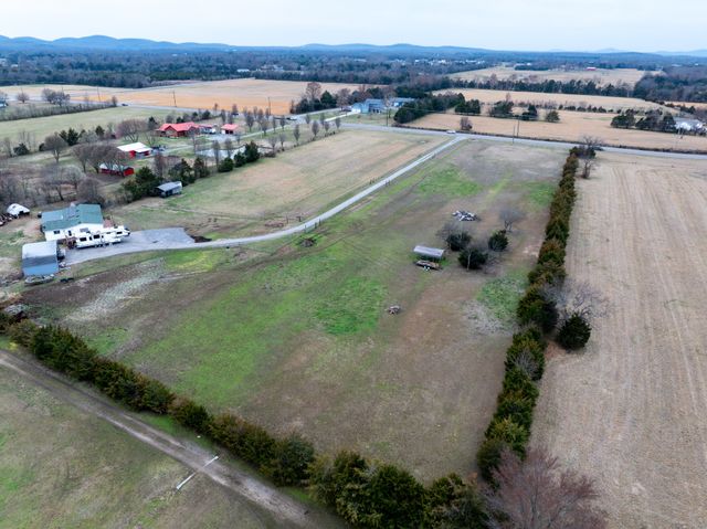 6683 Plainview Rd, Christiana, TN 37037
