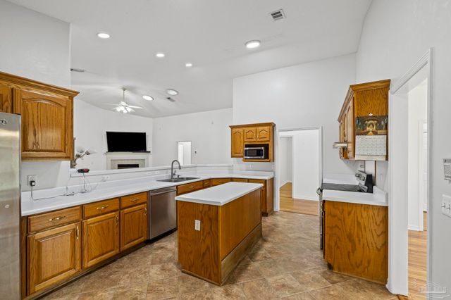 6016 Arnies Way, Milton, FL 32570