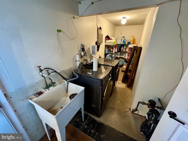 1005 SEDWICK DR, Wilmington, DE 19803