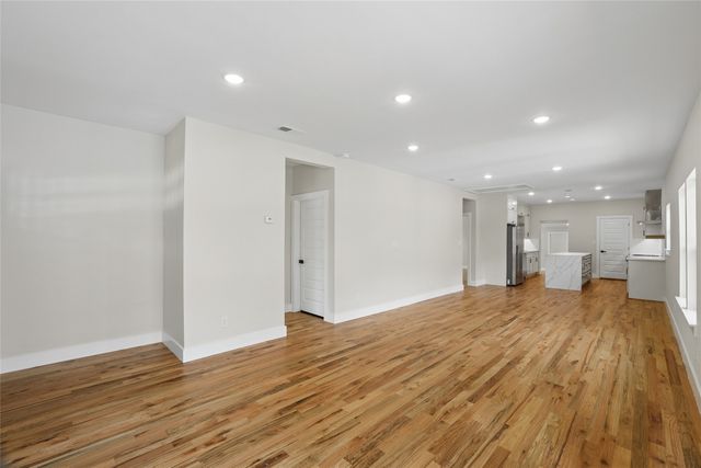 627 S Willomet Avenue, Dallas, TX 75208