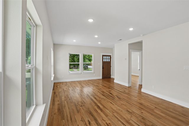 627 S Willomet Avenue, Dallas, TX 75208