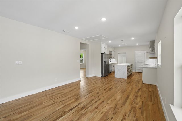 627 S Willomet Avenue, Dallas, TX 75208