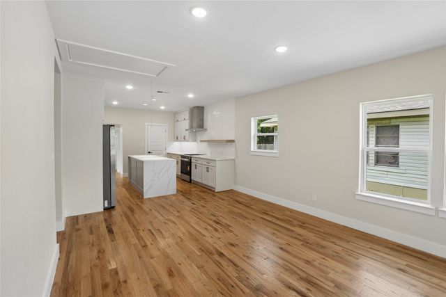 627 S Willomet Avenue, Dallas, TX 75208