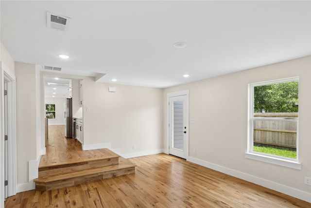 627 S Willomet Avenue, Dallas, TX 75208
