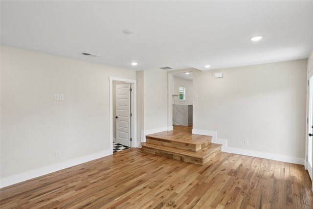 627 S Willomet Avenue, Dallas, TX 75208
