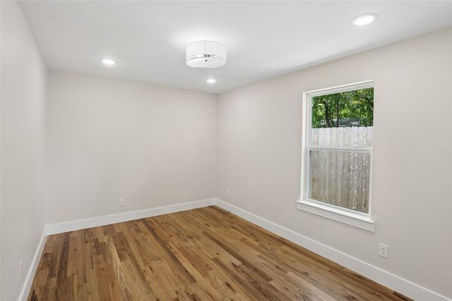 627 S Willomet Avenue, Dallas, TX 75208