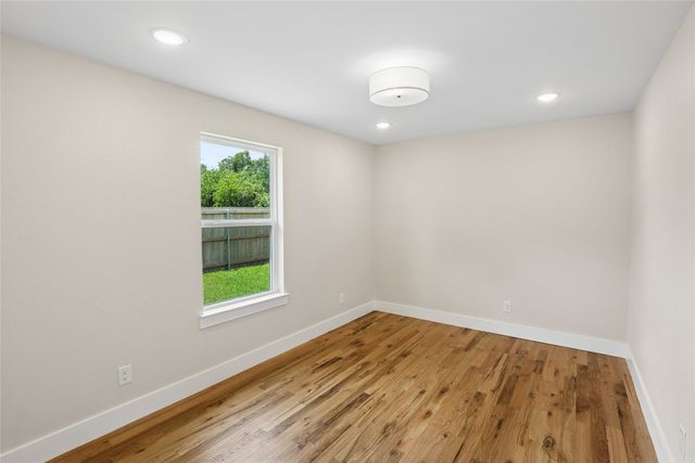 627 S Willomet Avenue, Dallas, TX 75208
