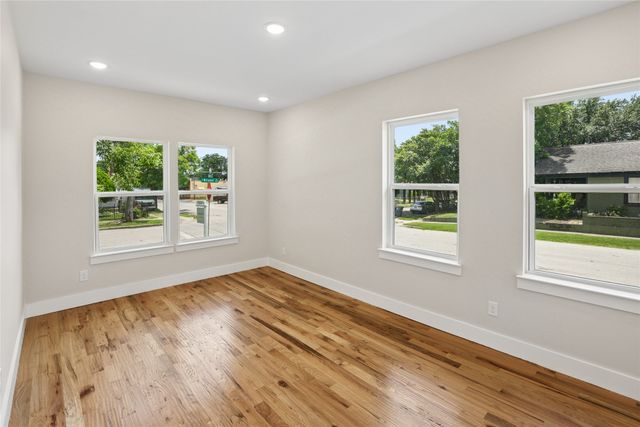 627 S Willomet Avenue, Dallas, TX 75208