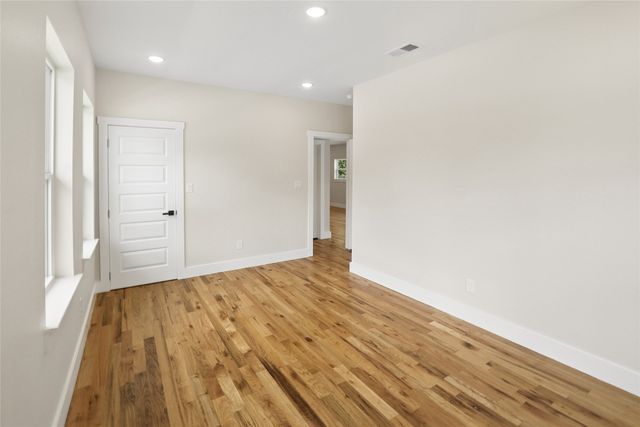 627 S Willomet Avenue, Dallas, TX 75208