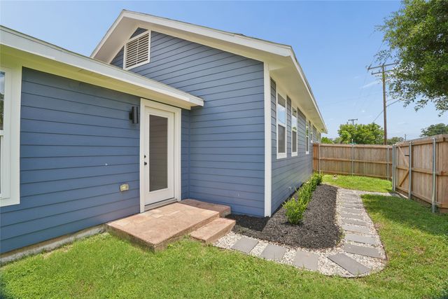 627 S Willomet Avenue, Dallas, TX 75208