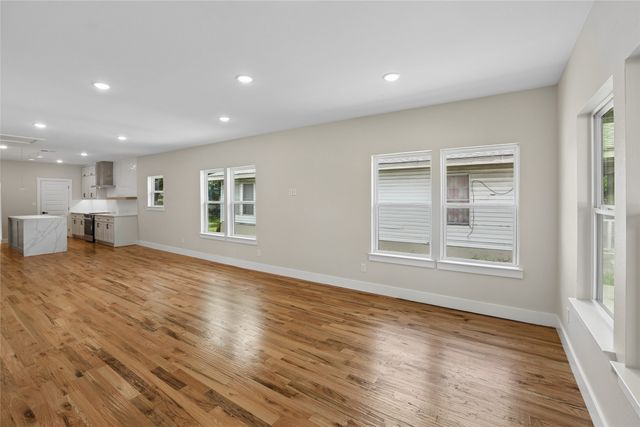 627 S Willomet Avenue, Dallas, TX 75208