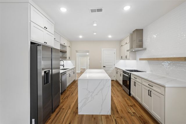 627 S Willomet Avenue, Dallas, TX 75208