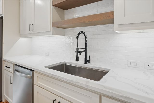627 S Willomet Avenue, Dallas, TX 75208