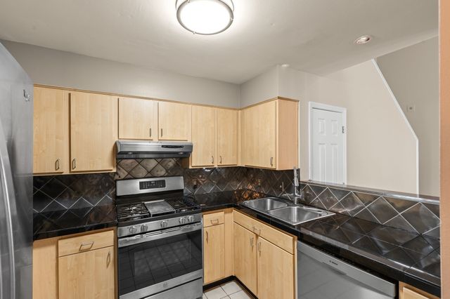 937 Russell St Apt 10, Nashville, TN 37206