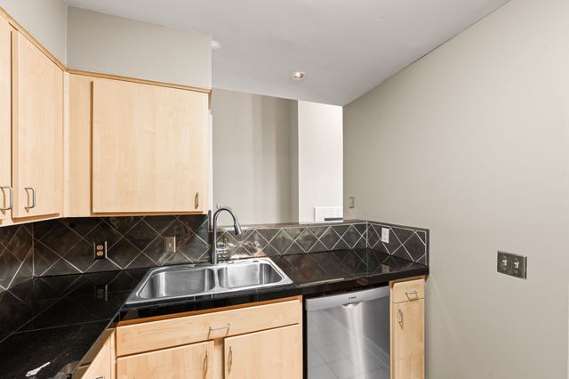 937 Russell St Apt 10, Nashville, TN 37206