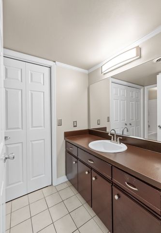 937 Russell St Apt 10, Nashville, TN 37206