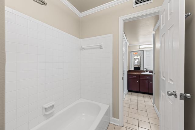 937 Russell St Apt 10, Nashville, TN 37206