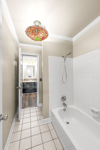 937 Russell St Apt 10, Nashville, TN 37206