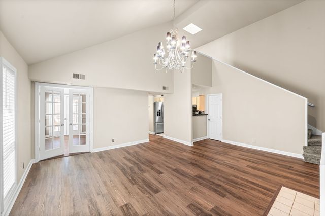 937 Russell St Apt 10, Nashville, TN 37206