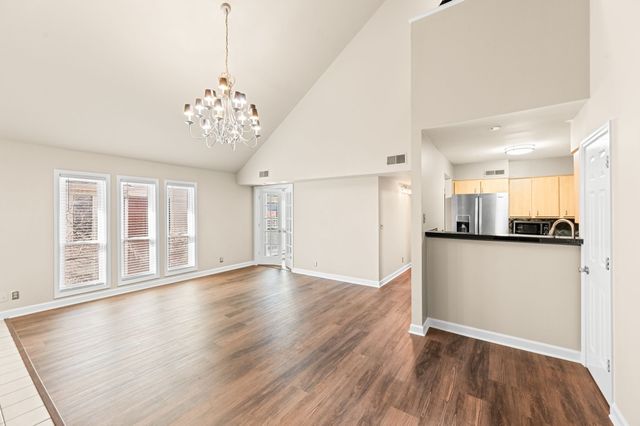 937 Russell St Apt 10, Nashville, TN 37206