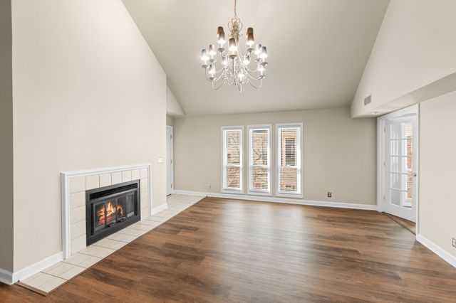 937 Russell St Apt 10, Nashville, TN 37206