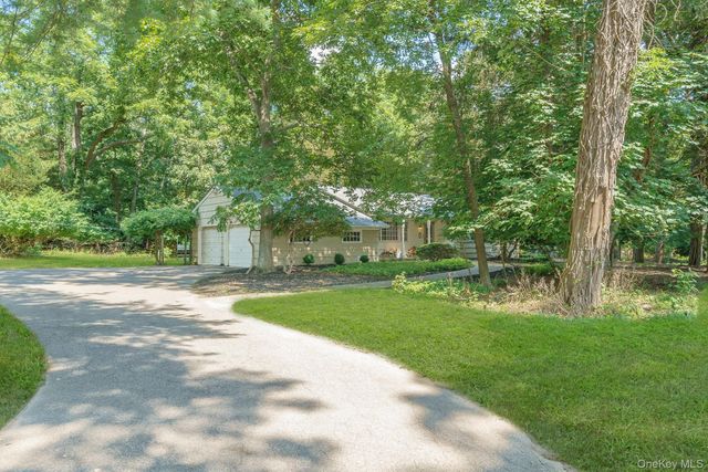 16 Landing Meadow Road, Smithtown, NY 11787