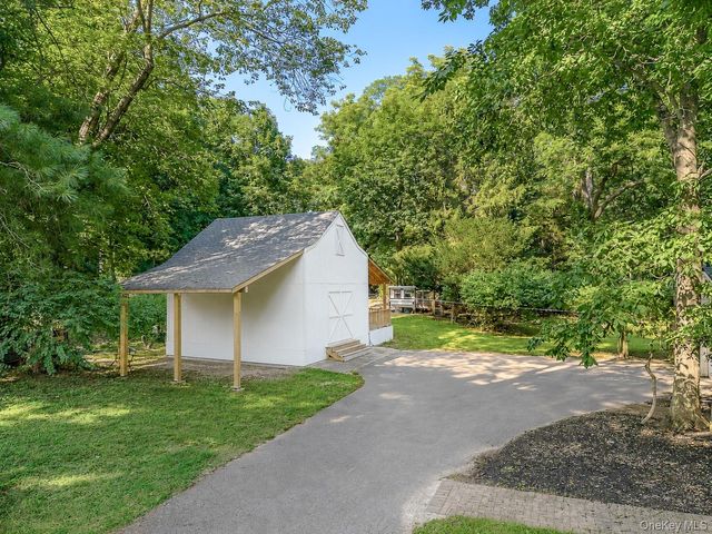 16 Landing Meadow Road, Smithtown, NY 11787