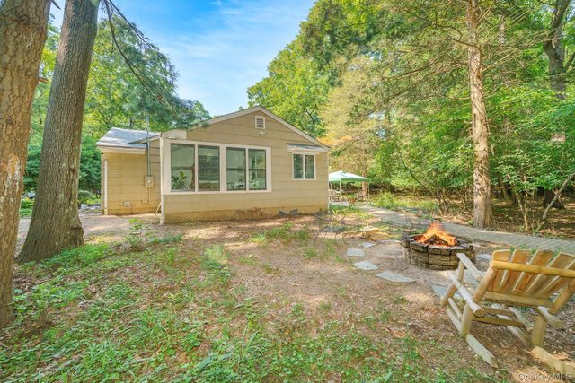 16 Landing Meadow Road, Smithtown, NY 11787