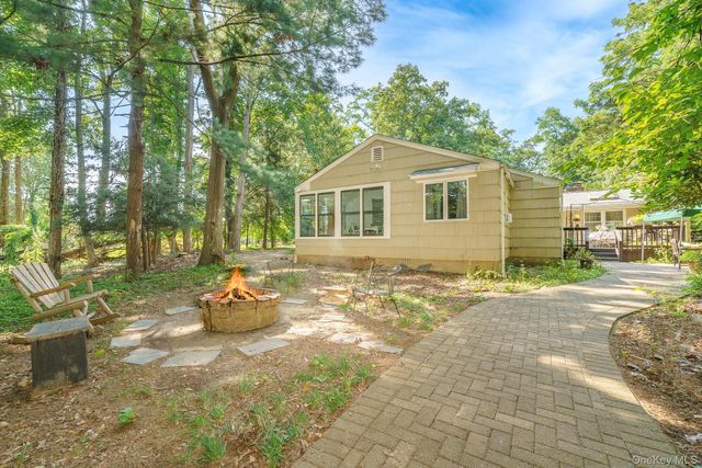 16 Landing Meadow Road, Smithtown, NY 11787