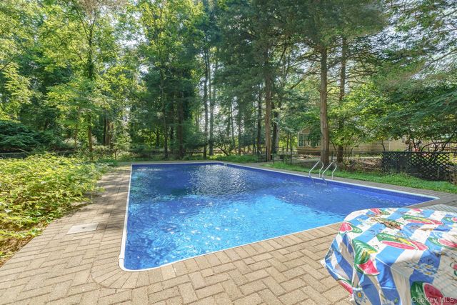 16 Landing Meadow Road, Smithtown, NY 11787