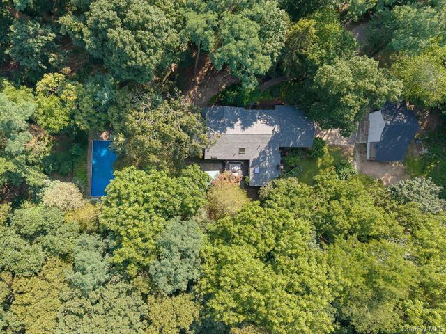 16 Landing Meadow Road, Smithtown, NY 11787
