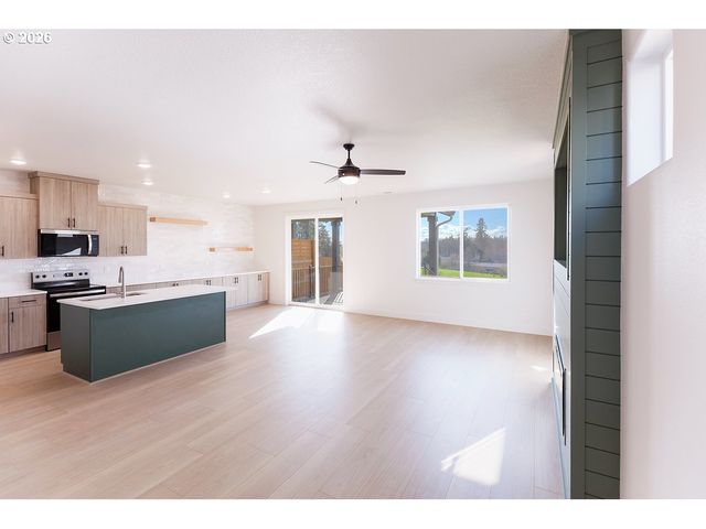 16009 Barlow Trail Ln, Oregon City, OR 97045