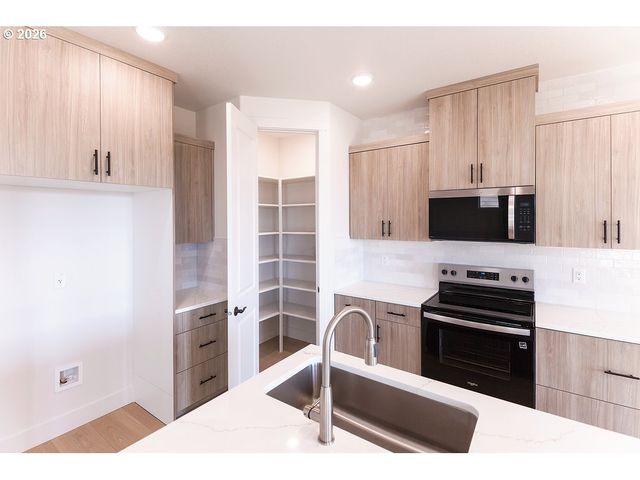 16009 Barlow Trail Ln, Oregon City, OR 97045