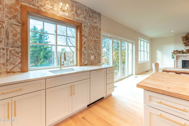 24 Crescent Terrace, North Greenbush, NY 12198