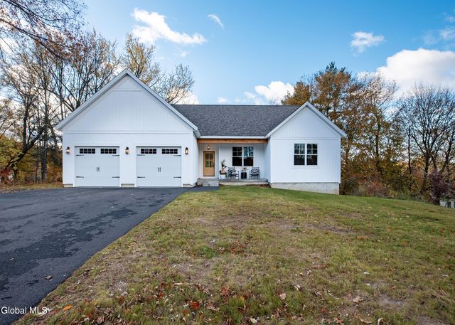 24 Crescent Terrace, North Greenbush, NY 12198