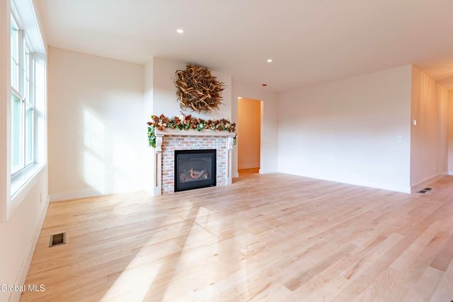 24 Crescent Terrace, North Greenbush, NY 12198