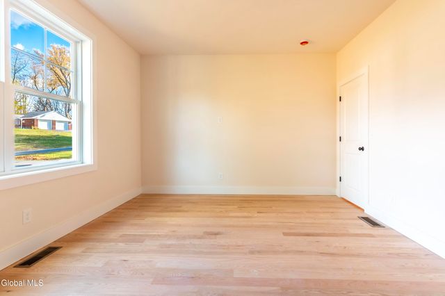 24 Crescent Terrace, North Greenbush, NY 12198