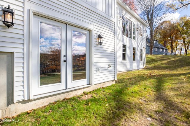 24 Crescent Terrace, North Greenbush, NY 12198