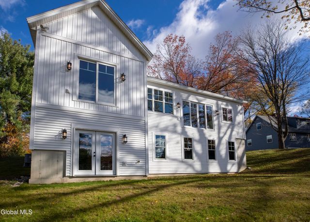 24 Crescent Terrace, North Greenbush, NY 12198