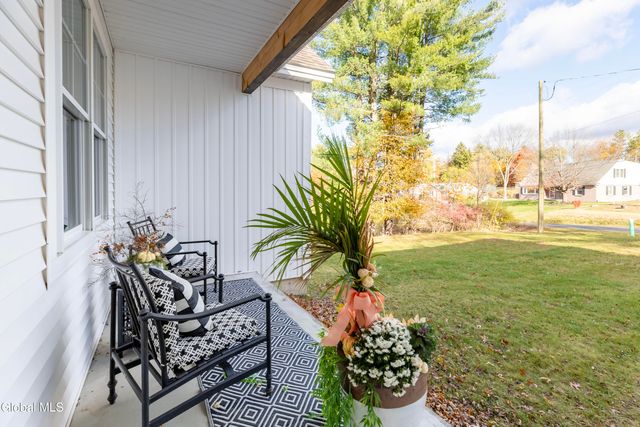 24 Crescent Terrace, North Greenbush, NY 12198