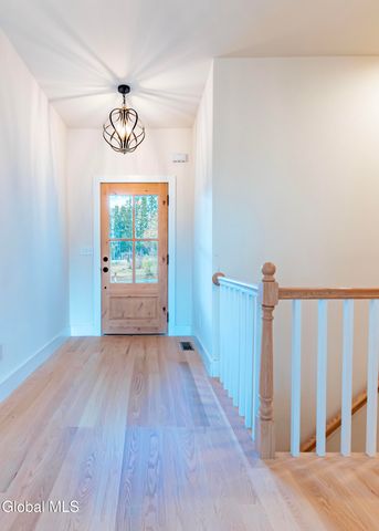 24 Crescent Terrace, North Greenbush, NY 12198