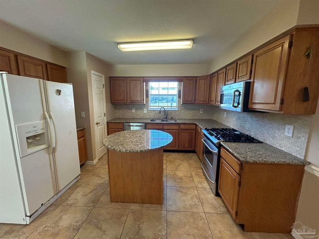 1454 Little Creek Dr, Pensacola, FL 32506