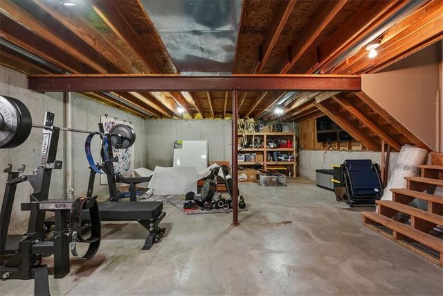 1104 Regency Drive, Kearney, MO 64060