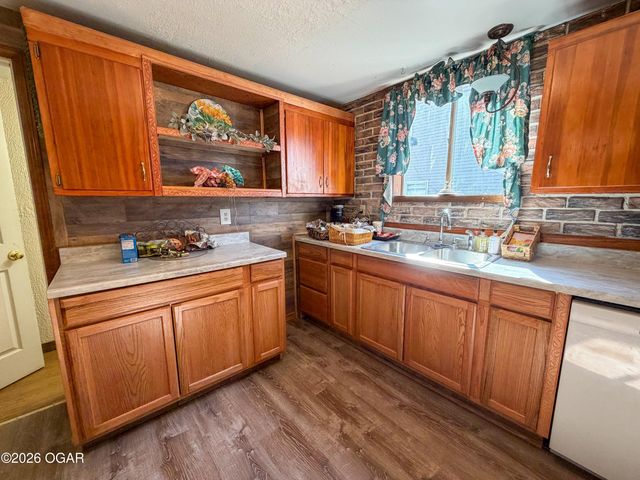 210 N Moffet Avenue, Joplin, MO 64801