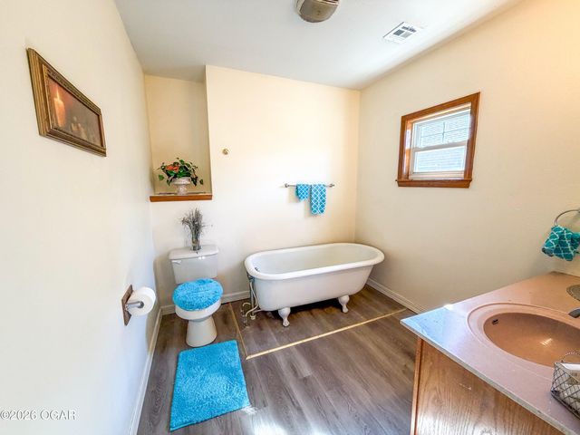 210 N Moffet Avenue, Joplin, MO 64801