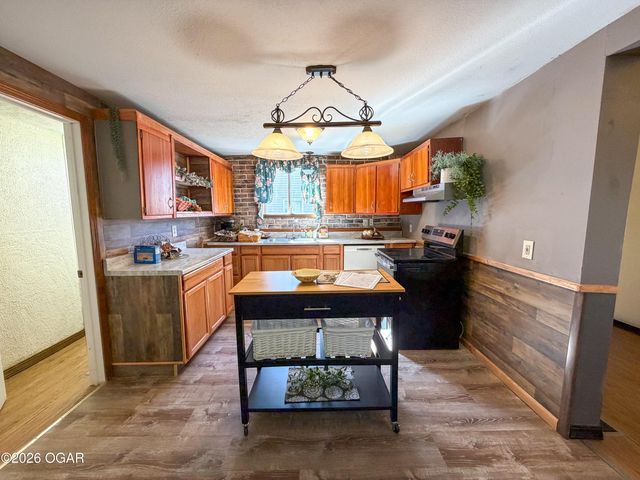 210 N Moffet Avenue, Joplin, MO 64801