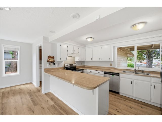 1360 Sw 2ND St, Mc Minnville, OR 97128